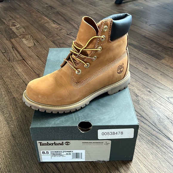 Timberland Women’s Boots Size 8.5 - Picture 1 of 4